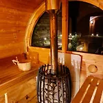 Gizycko-zywki, Masuria Village, Caloroczne Z Widokiem Na Jezioro